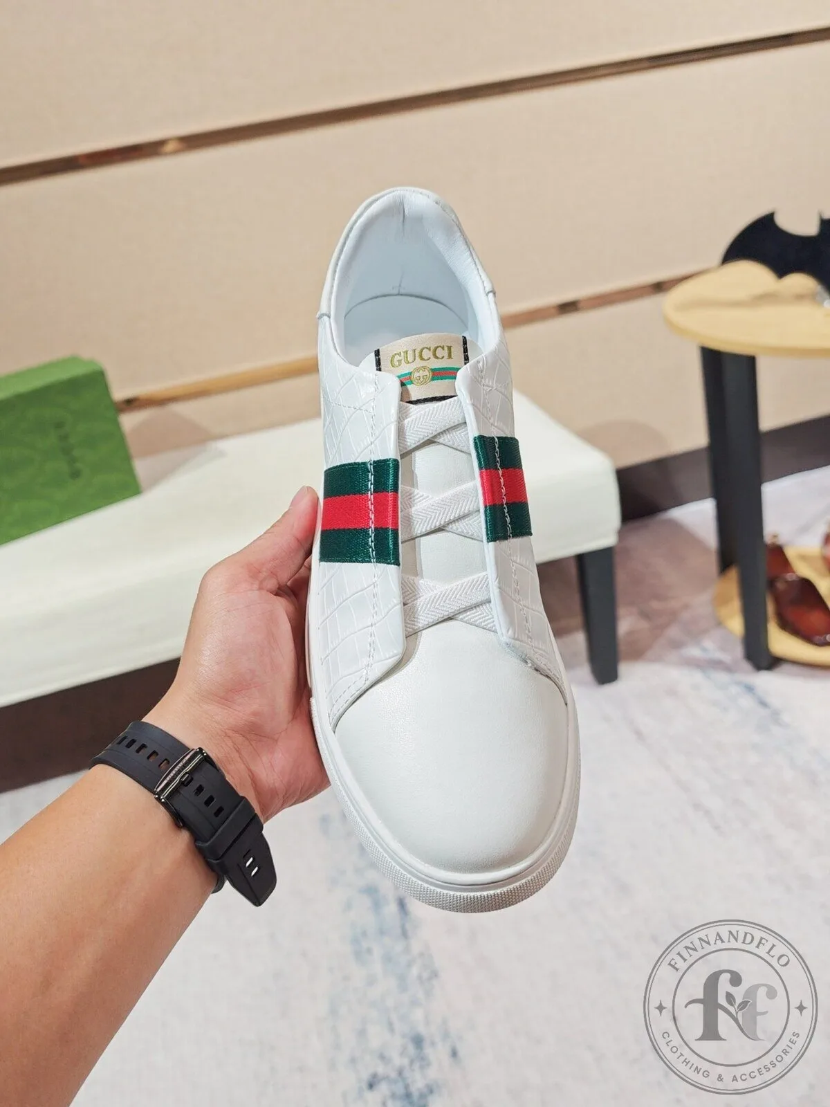 Gucci White Leather Stripe Accent Low Top Sneakers for Men and Women