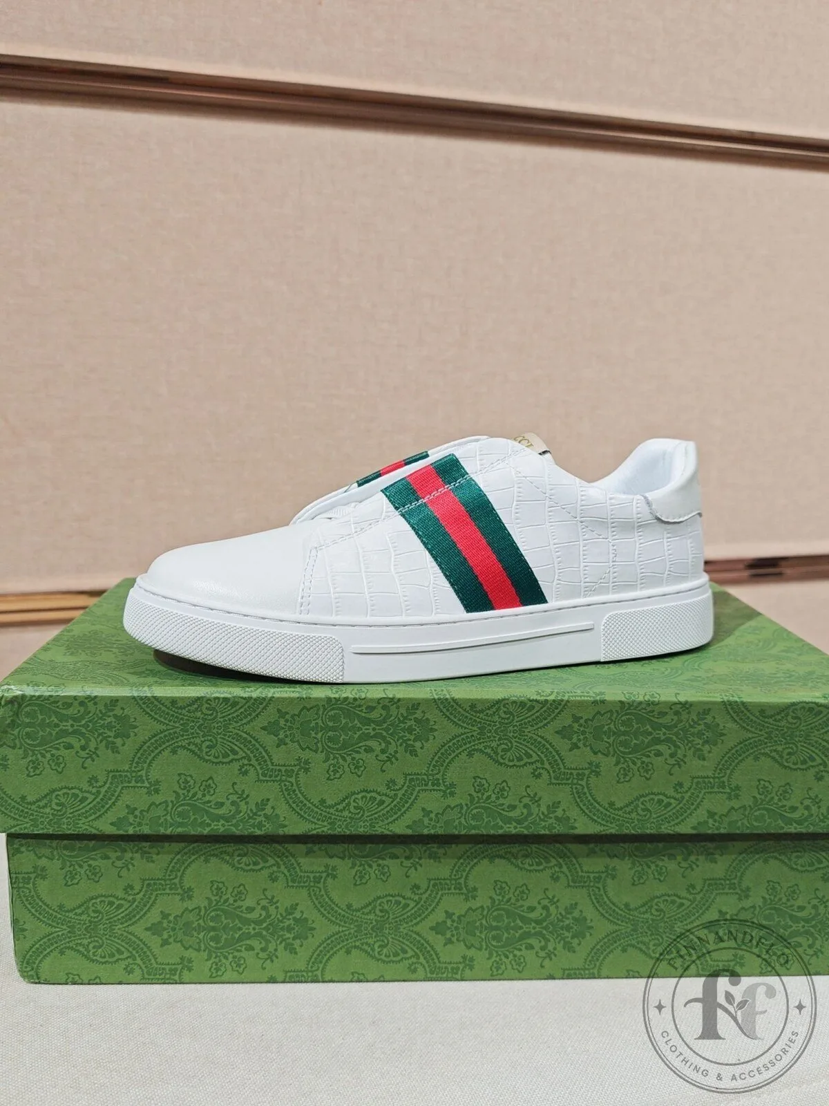 Gucci White Leather Stripe Accent Low Top Sneakers for Men and Women 8 Gucci White Leather Stripe Accent Low Top Sneakers for Men and Women
