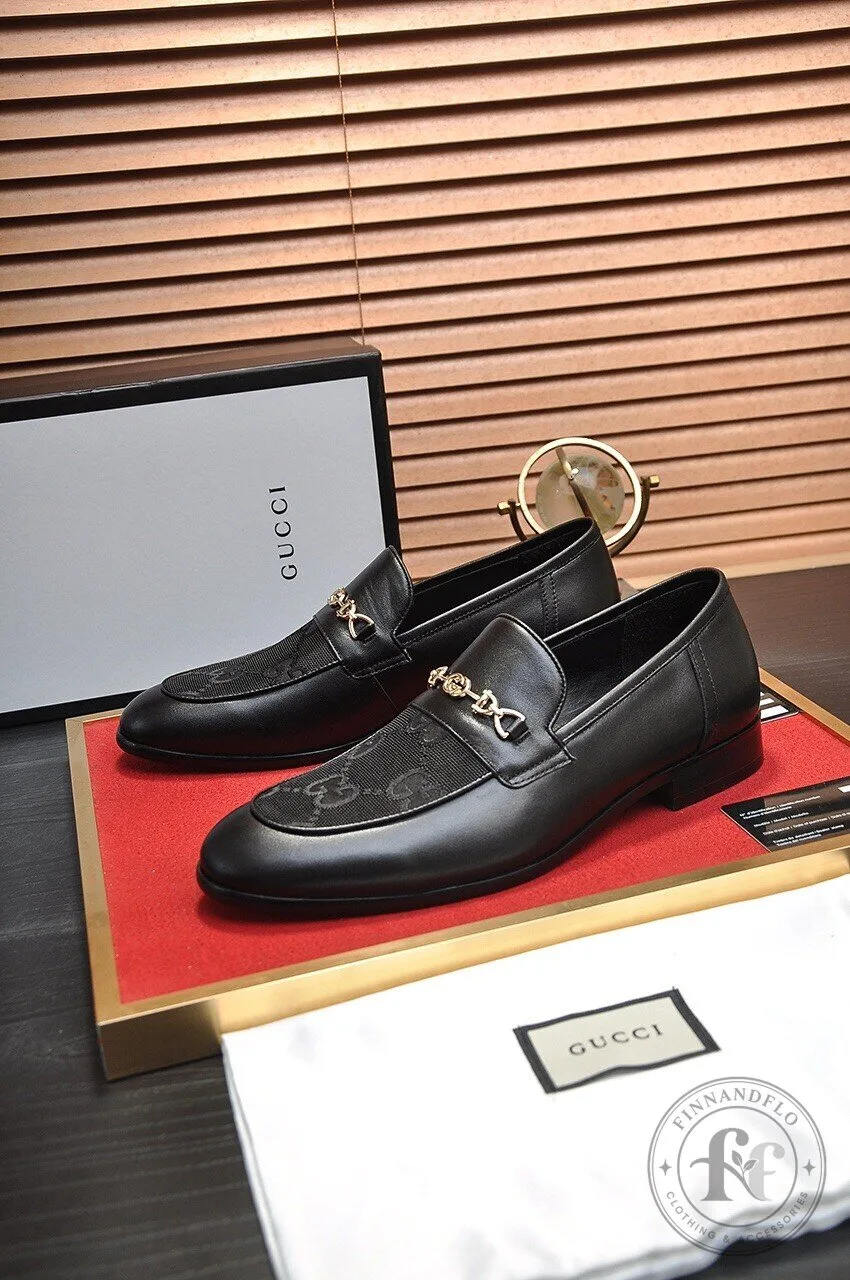 Men's Loafers in Black Leather with Horsebit Detail by Gucci